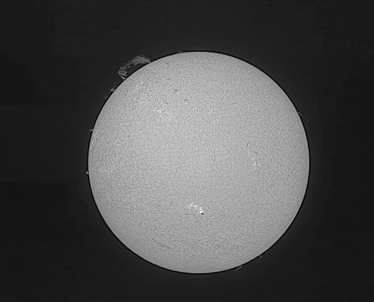 太陽面モノクロ　　2022.08.03