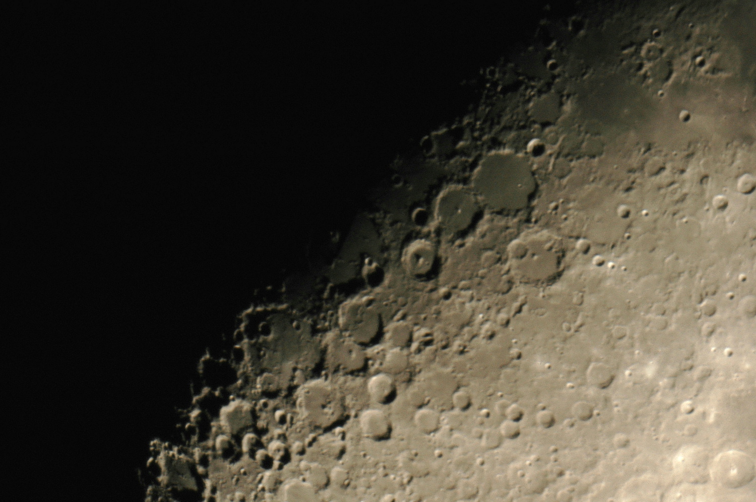 月面　クレーター