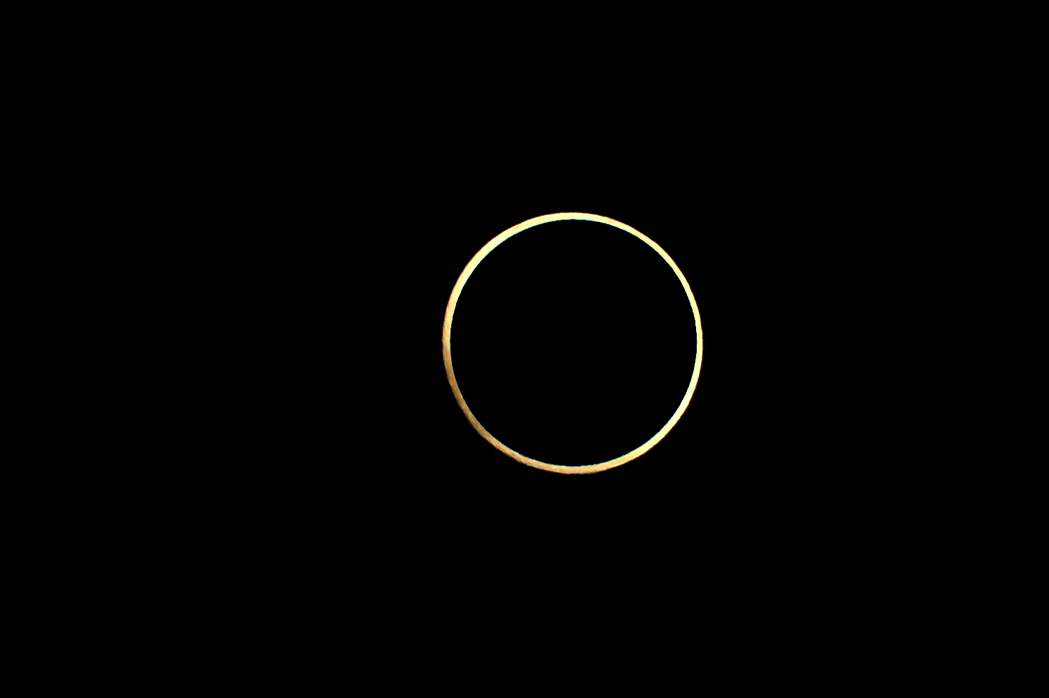 金環月食？　スーパームーンと同日の太陽の反転画像を比較暗合成　2012.05.05