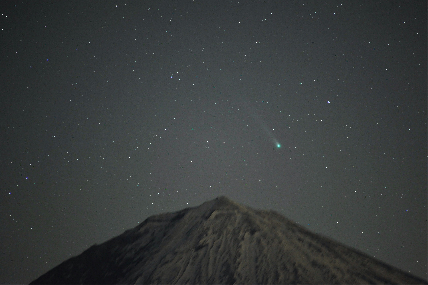富士山頂のラブジョイ彗星　１２月５日　富士宮　