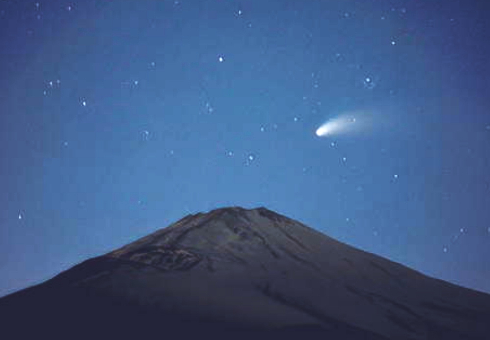 Ｈ・Ｂ彗星と夕暮れの冨士