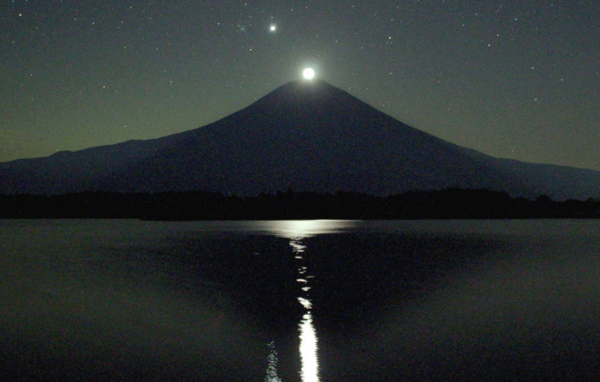 パール富士　月と金星　２０１２．０９．１３　０３：１３　田貫湖畔