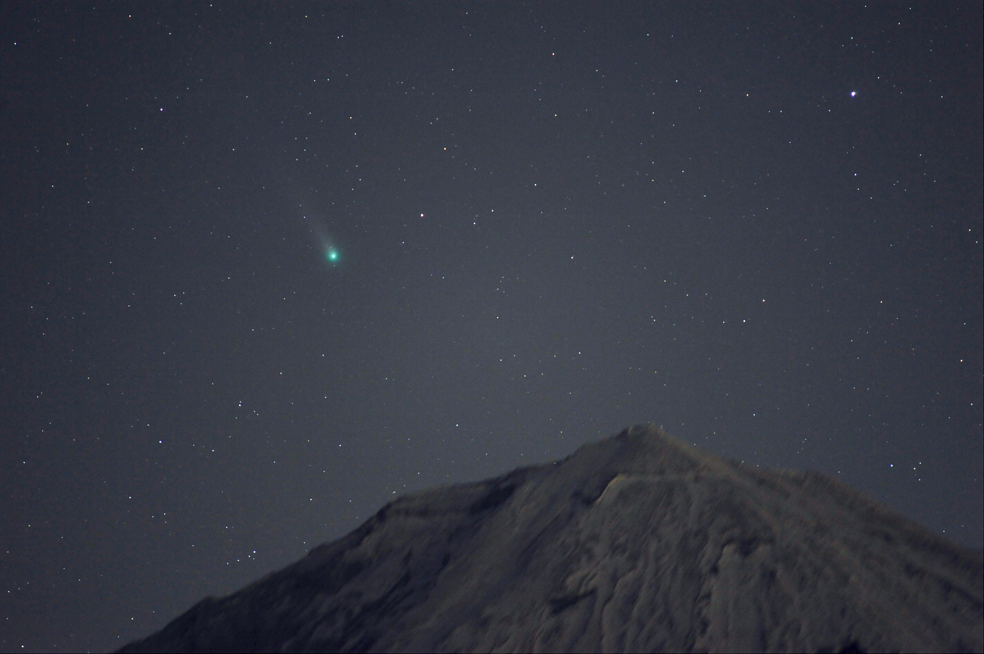 富士山頂のラブジョイ彗星　１２月１日　富士宮　