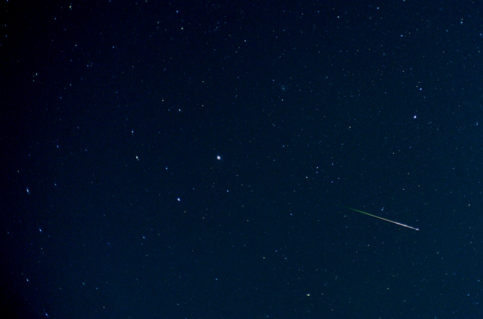 しし座流星群　2014.11.18　am:4:30 中央付近の輝星は木星