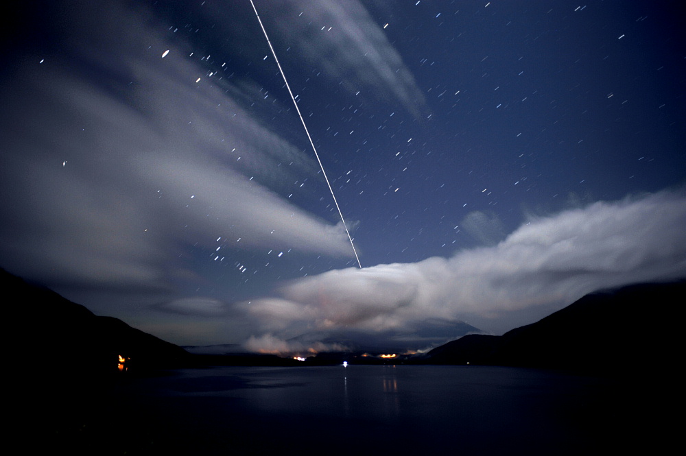 雲中の富士山に向かう星出飛行士搭乗のISS 2012.08.07 am:3:35　本栖湖 